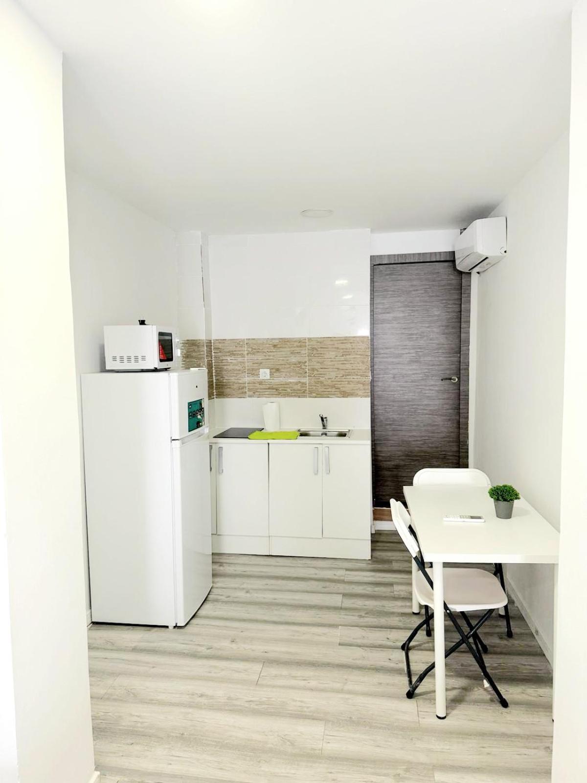Apartamentos Aeropuerto Valencia Манисес Экстерьер фото