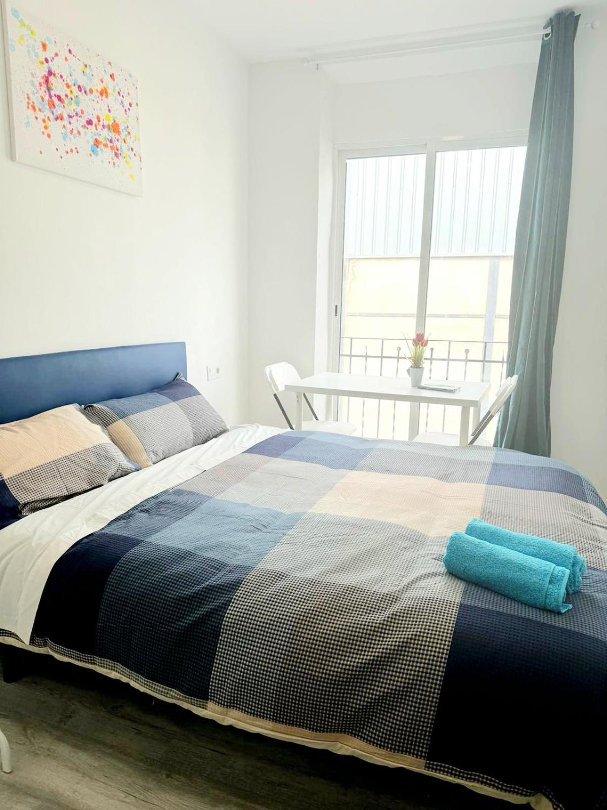 Apartamentos Aeropuerto Valencia Манисес Экстерьер фото